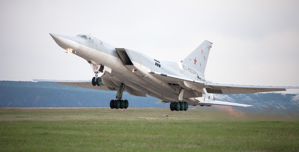 Eine Drohne griff einen 215 Kilometer von der Ukraine entfernten russischen Luftwaffenstützpunkt an, auf dem atomwaffenfähige Überschallbomber vom Typ Tu-22M3 stationiert sind