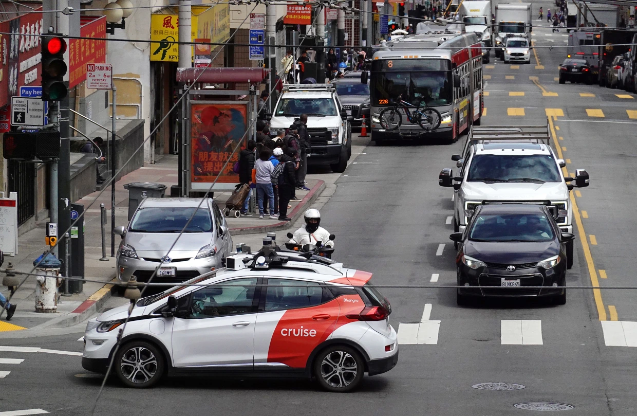La vidéo virale d'un robot-taxi "imprudent" à San Francisco a suscité une vague d'indignation.
