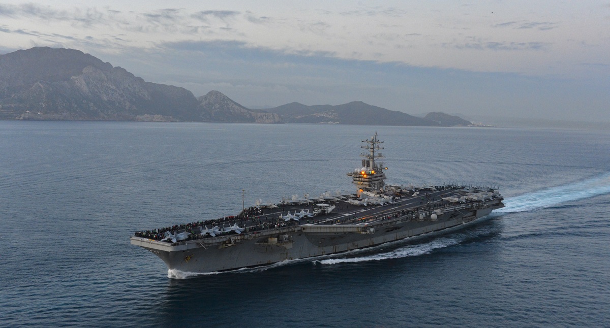 Un secondo gruppo d'assalto di portaerei statunitensi è arrivato nel Mar Mediterraneo: la portaerei USS Dwight D. Eisenhower, il cacciatorpediniere Arleigh Burke e l'incrociatore Ticonderoga sono in viaggio verso Israele. La Eisenhower, il cacciatorpedini