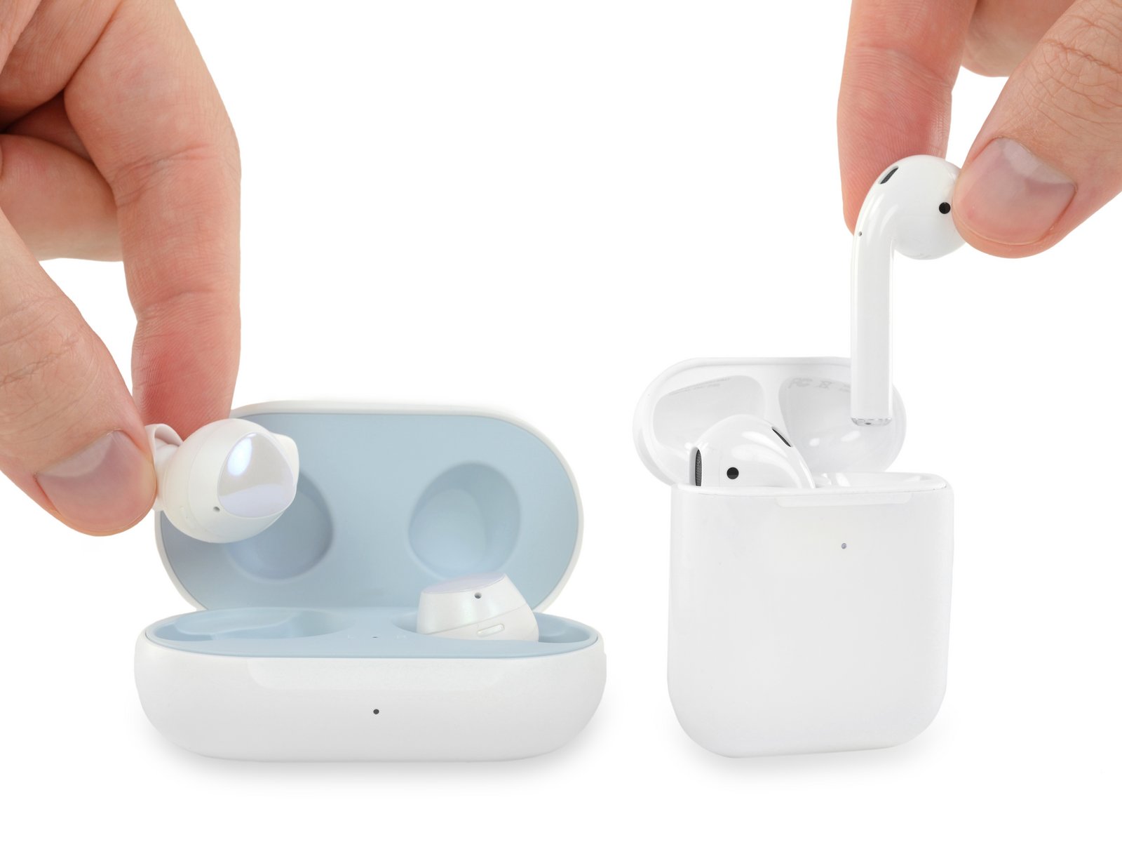 Нові Apple AirPods також «одноразові»: навушники неможливо відремонтувати