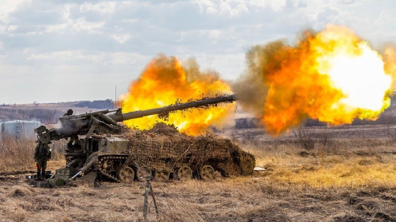 La artillería ucraniana destruye un mortero autopropulsado ruso Tyulpan 2S4 de 240 mm