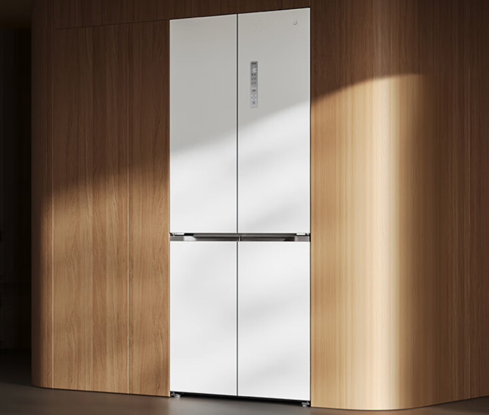 Xiaomi ha presentato un frigorifero da 650 dollari con il sistema operativo HyperOS