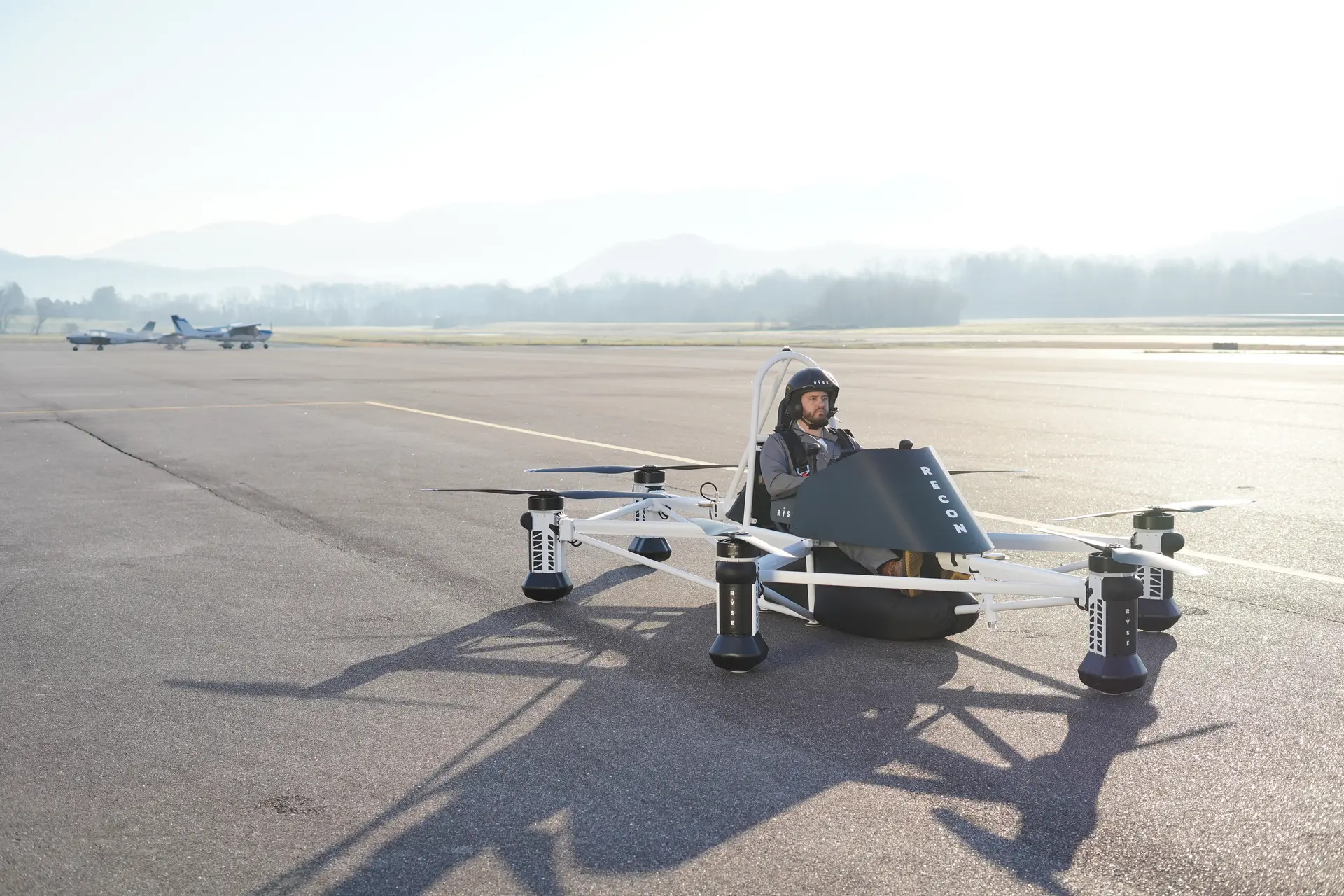 Ryse Aerotech testuje 150 000 USD drona farmy pasażerskiej Recon eVTOL
