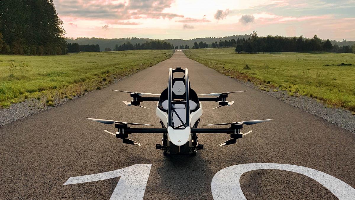 Video del día: el director de Jetson Aero se pone a trabajar en una motocicleta voladora