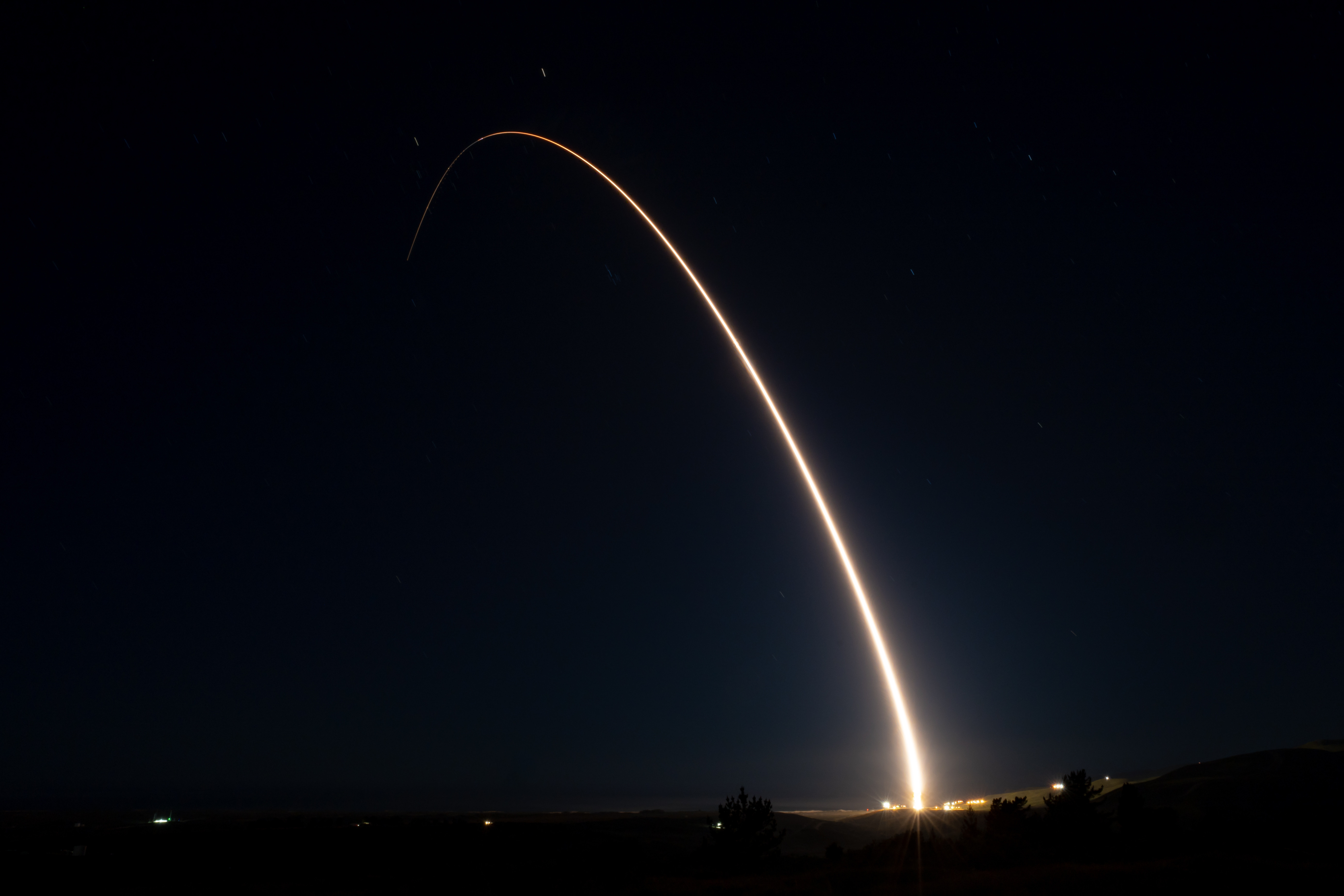 Video: USA starten erfolgreich Interkontinentalrakete Minuteman III - Rakete ohne Atomsprengkopf - über 6.700 km
