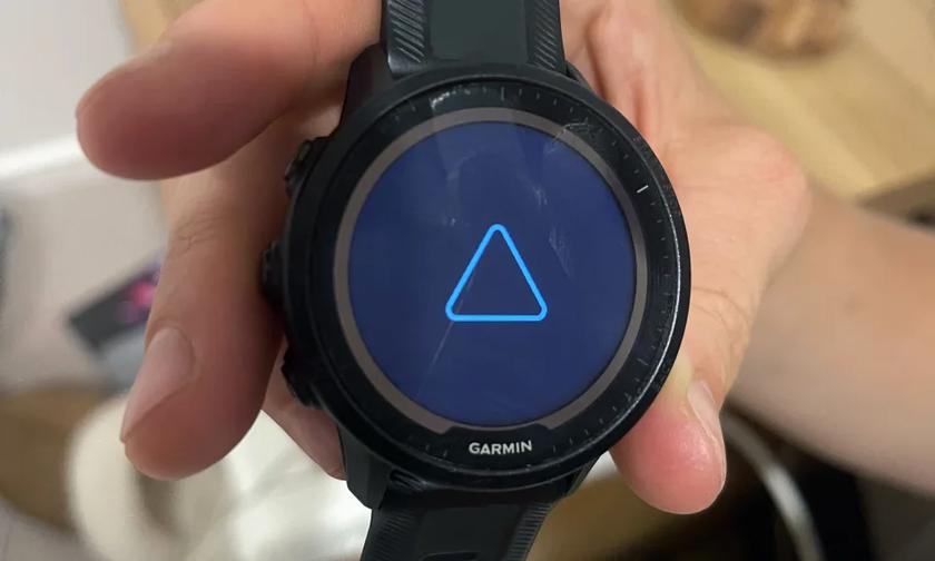 Garmin исправила баг, из-за которого часы зависали на "синем треугольнике" после обновления