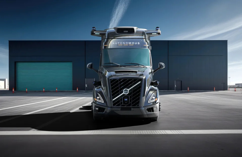 Volvo e Aurora presentano il primo camion a guida autonoma di Volvo VNL all'ACT Expo di Las Vegas