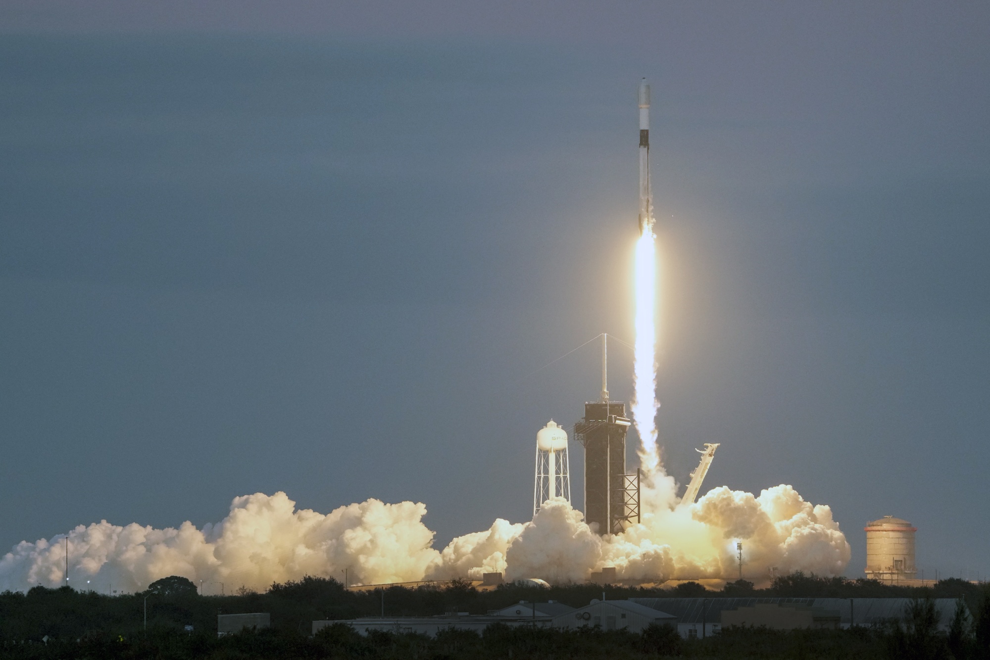 SpaceX ha messo in orbita i satelliti di comunicazione OneWeb nonostante la concorrenza diretta