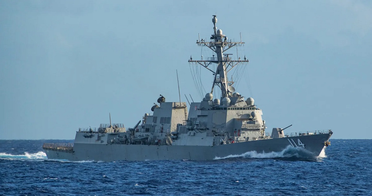 De Amerikaanse marine heeft de Arleigh Burke-klasse destroyer USS Ralph Johnson naar de Zuid-Chinese Zee gestuurd, die Tomahawk kruisraketten kan dragen.