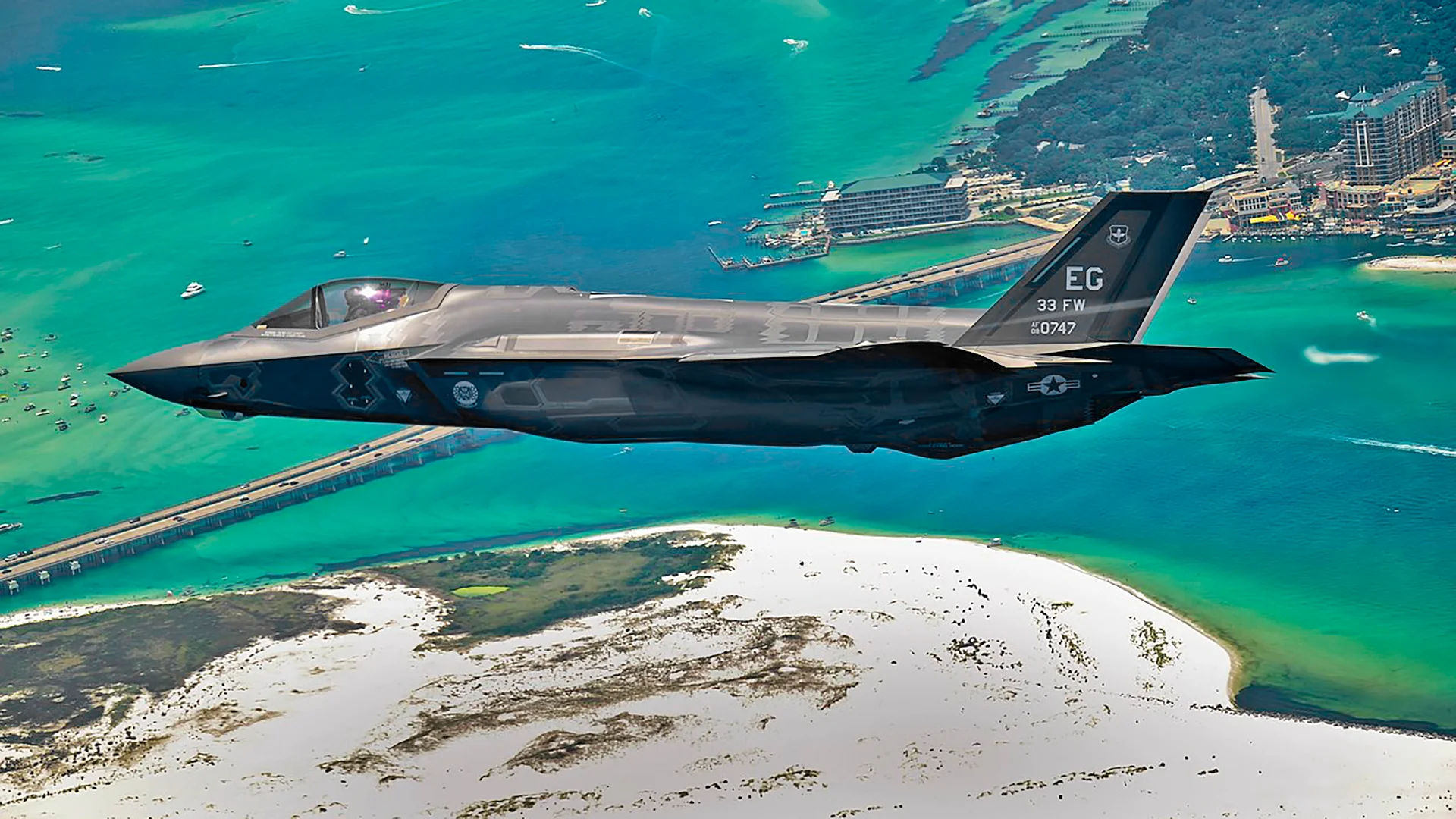 De Amerikaanse luchtmacht waarschuwt inwoners van Florida voor lawaaiige avonden vanwege vluchten van F-35 Lightning II-gevechtsvliegtuigen van de vijfde generatie.