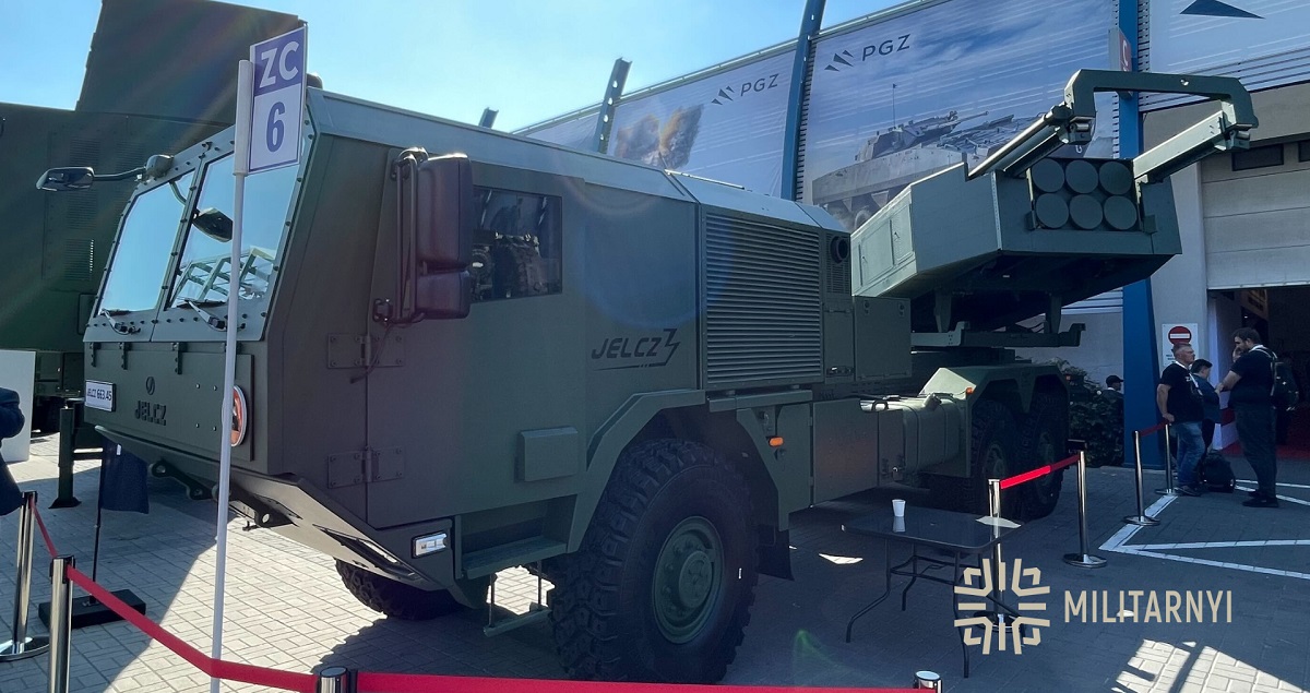 Poland unveiled the US HIMARS missile system on a domestic Jelcz 663.45 T60 TS 6×6 wheeled chassis