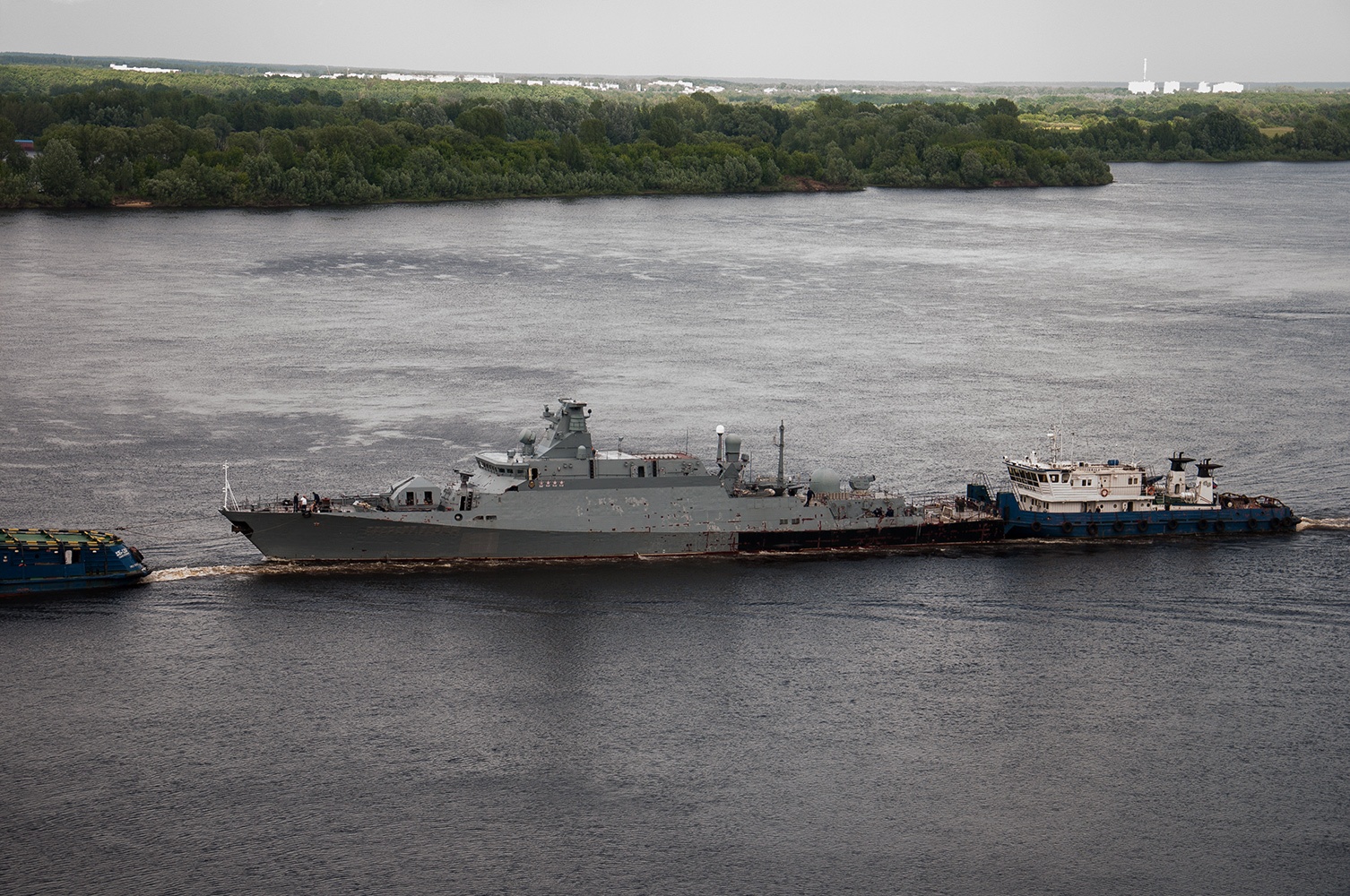 Las Fuerzas Armadas de Ucrania derribaron el barco militar ruso que transportaba misiles Kalibr; ya ha sido remolcado de regreso a Rusia.