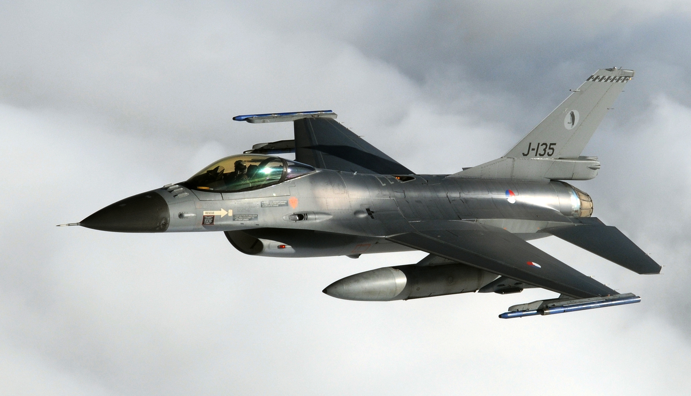 Ukrainische Piloten können auf amerikanischen F-15 Eagle- und F-16 Fighting Falcon-Jägern trainieren.