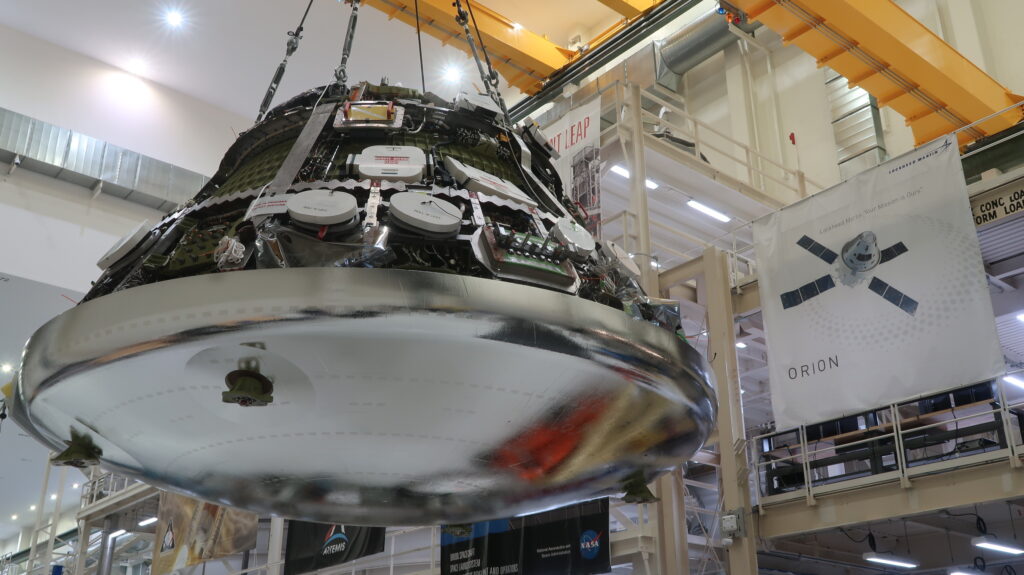 NASA fullfører monteringen av Orion-romfartøyet for oppdrag til månen og går videre til testing