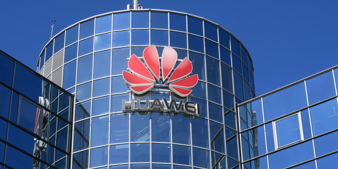 Huawei відклала плани по завоюванню ринку смартфонів