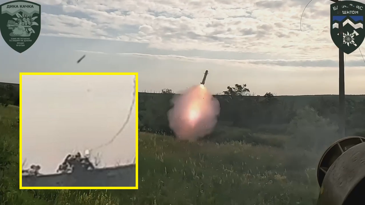 Ukrainischer Flugabwehrschütze zerstört russisches Angriffsflugzeug Su-25 mit tragbarem Flugabwehrsystem Igla