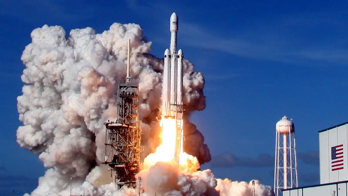 SpaceX hat es geschafft, zum ersten Mal seit zwei Jahren einen Gewinn zu erwirtschaften - das Luft- und Raumfahrtunternehmen hat bei einem Umsatz von 1,5 Mrd. Dollar ein Plus von 55 Mio. Dollar erwirtschaftet
