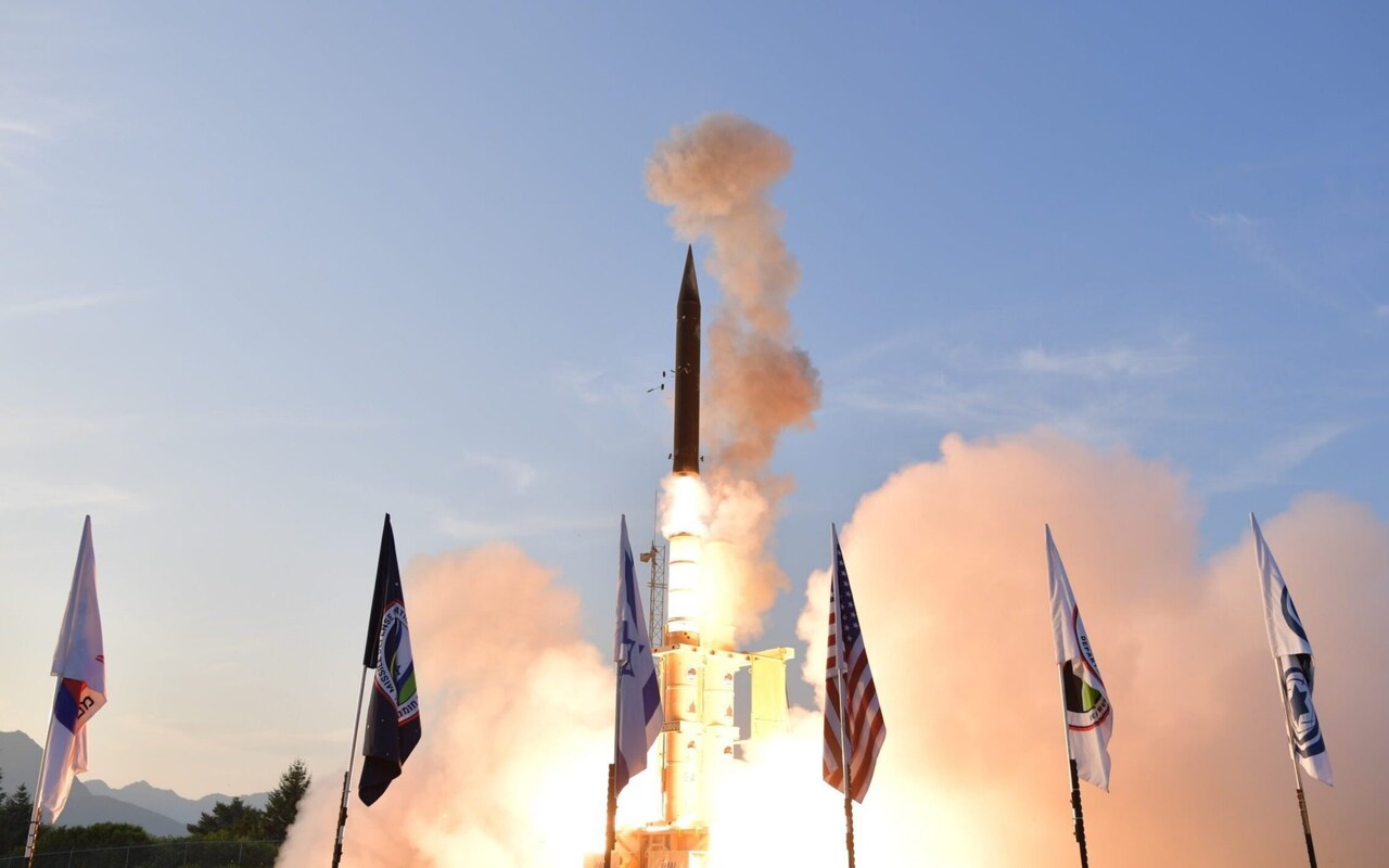 Israël is de eerste in de geschiedenis die een ballistische raket onderschept in de ruimte - het Arrow-systeem schoot het doelwit neer buiten de dampkring