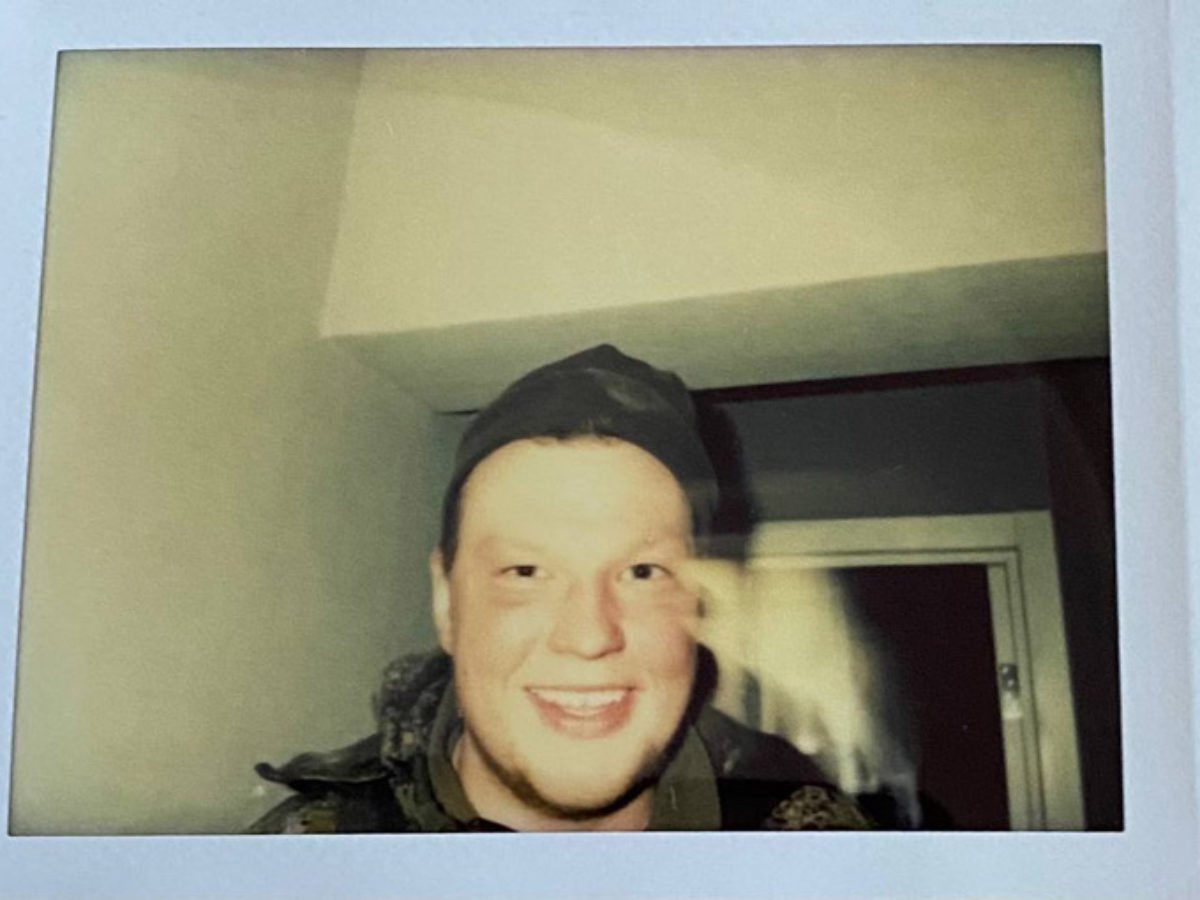 The occupier did not understand the Polaroid and left his photo in the ransacked apartment: with the help of AI, the “selfie lover” has already been identified