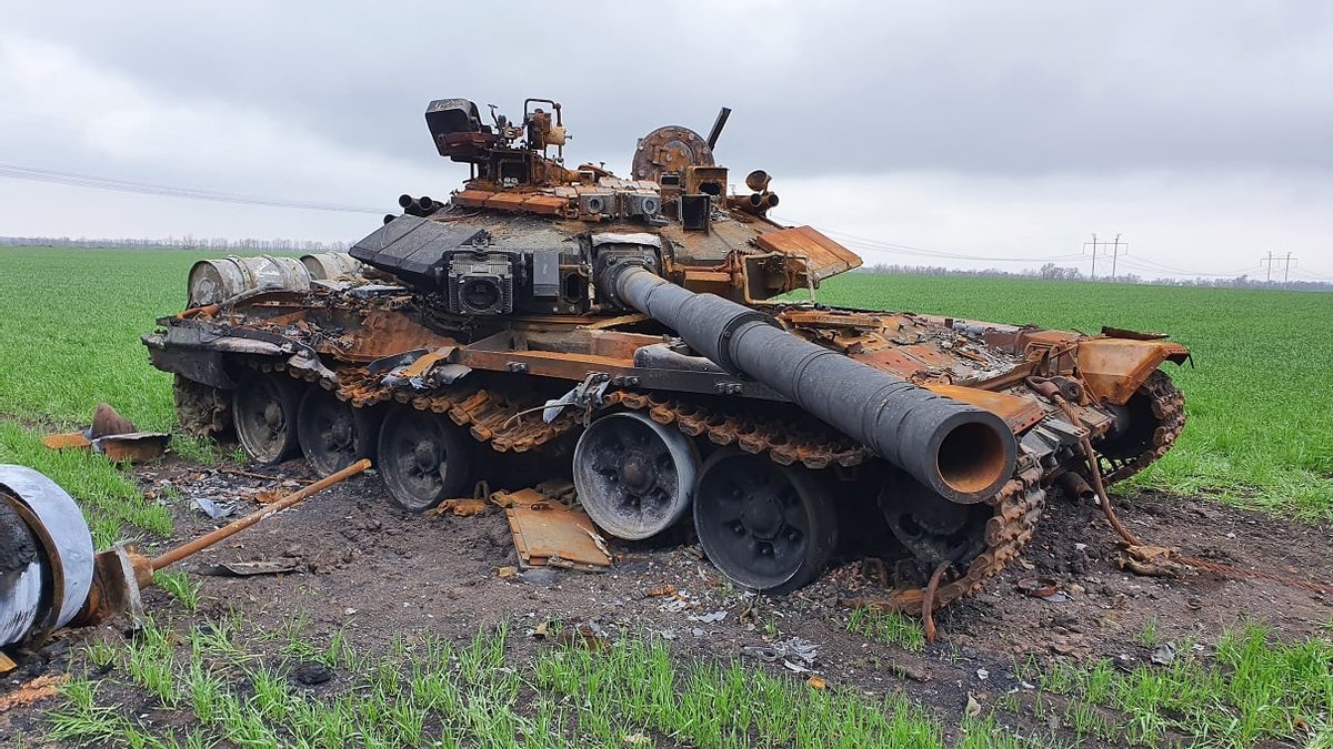 Russische Fabriken weigern sich, Panzer zu reparieren, weil die Soldaten alle Teile gegen Alkohol verkaufen oder tauschen