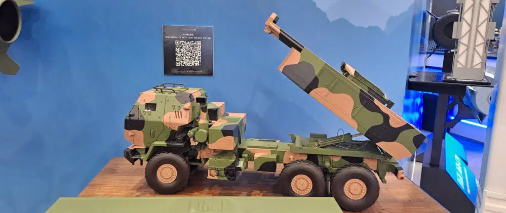 Lockheed Martin présente une maquette de HIMARS au salon de l'armement en Australie, alors que tous les systèmes à réaction sont expédiés en Ukraine.