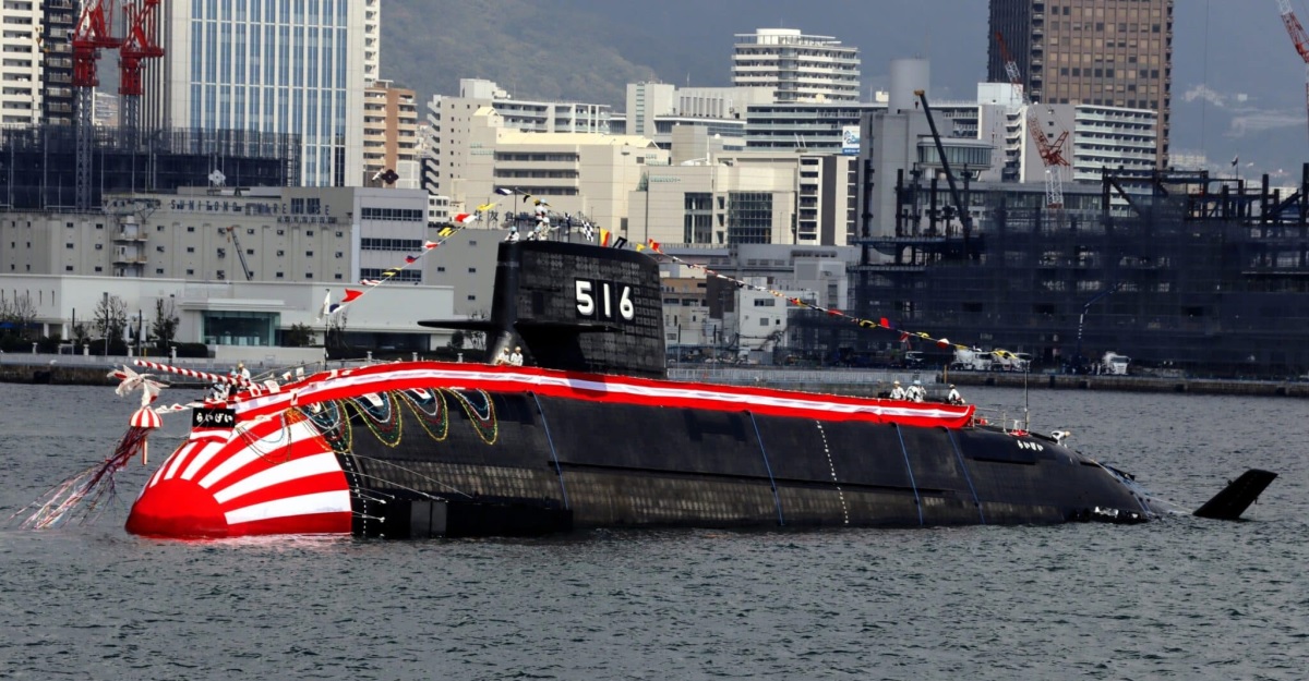 Kawasaki Heavy Industries a mis à l'eau le sous-marin JS Raigei, qui recevra des batteries lithium-ion, des torpilles de type 18 et des missiles antinavires Harpoon.