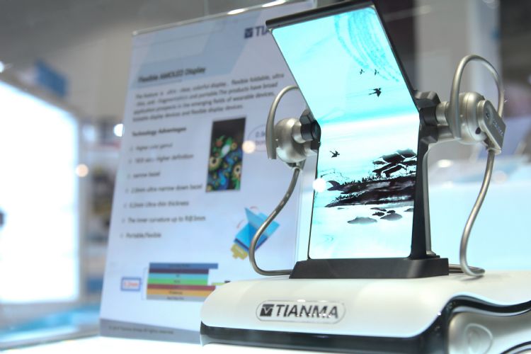 Tianma продемонстрировала 7,4-дюймовый складной дисплей на Computex 2019