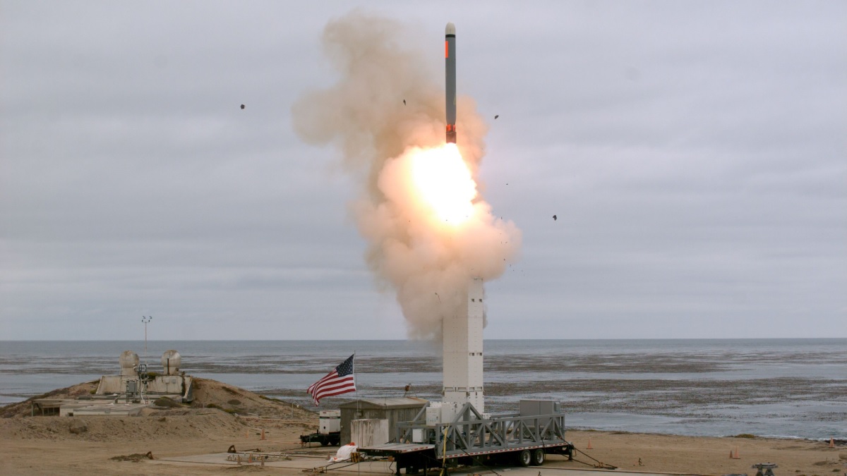 Японія прискорює закупівлю 400 американських крилатих ракет Tomahawk дальністю 1600 км на суму $1,6 млрд