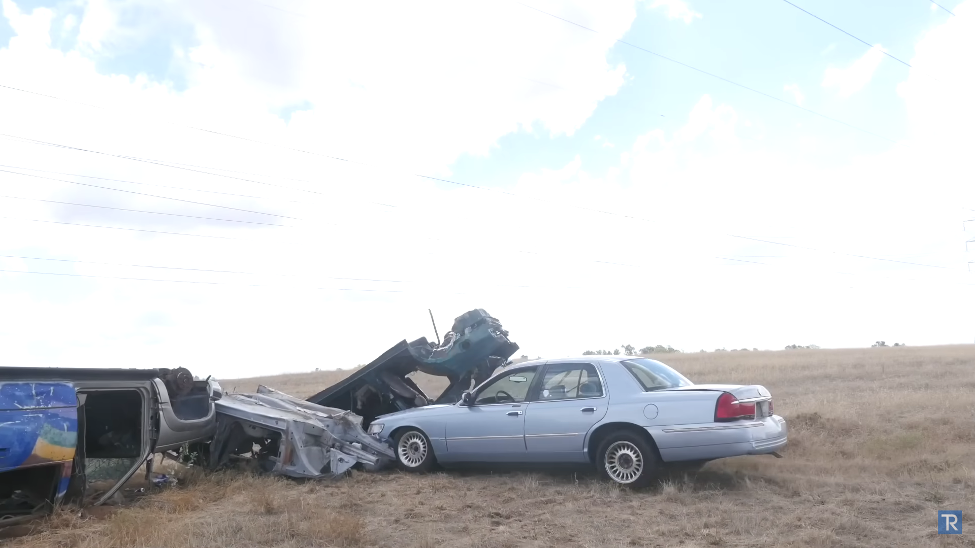 Ein Blogger hat sein Auto zu Schrott gefahren, um den iPhone 14 Pro Unfalldetektor zu testen