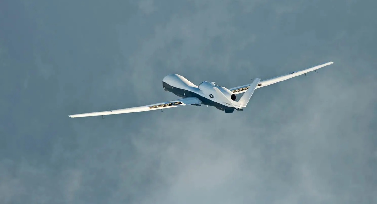 De eerste strategische MQ-4C Triton drone van Australië heeft zijn debuutvlucht gemaakt op de Northrop Grumman faciliteit.