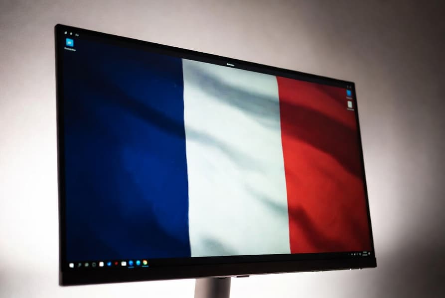 Французький прапор та логотип Linux