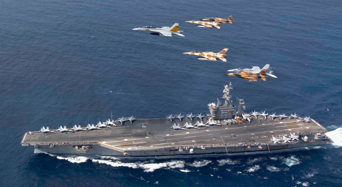 Etter USS Gerald R. Ford sender USA hangarskipet USS Dwight D. Eisenhower til Middelhavet for å støtte Israel.