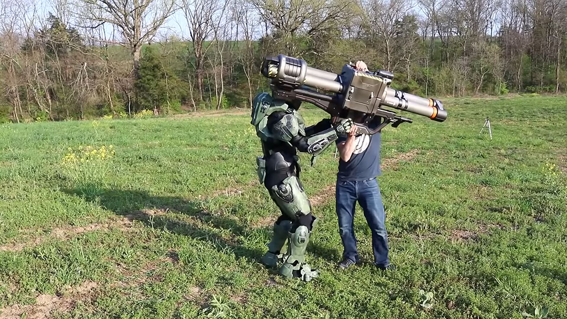 Un ingegnere ha ricreato un lanciarazzi con canne rotanti dal gioco Halo