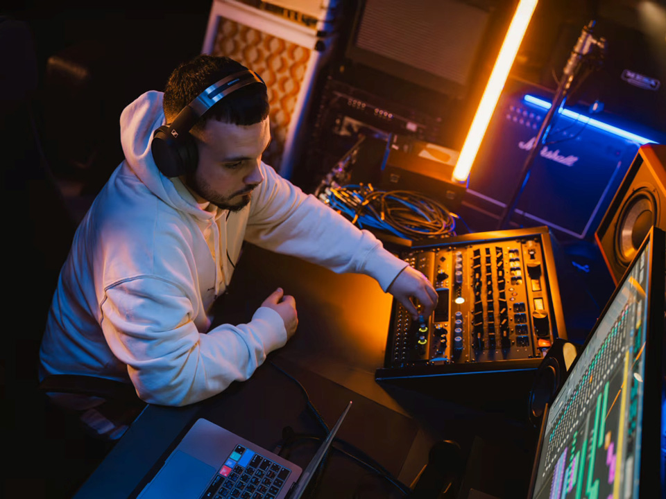 The Sennheiser HD 480 Pro professional headphones. Illustration: Sennheiser