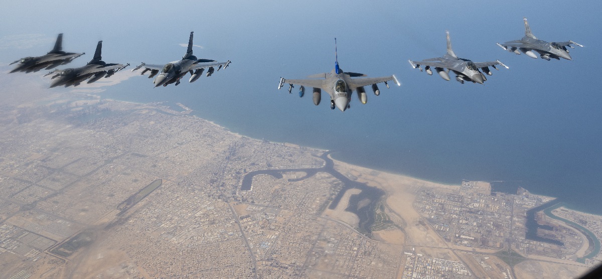 USA har sendt F-16 Fighting Falcon-kampfly til Persiabukta for å hindre Iran i å kapre oljetankere.