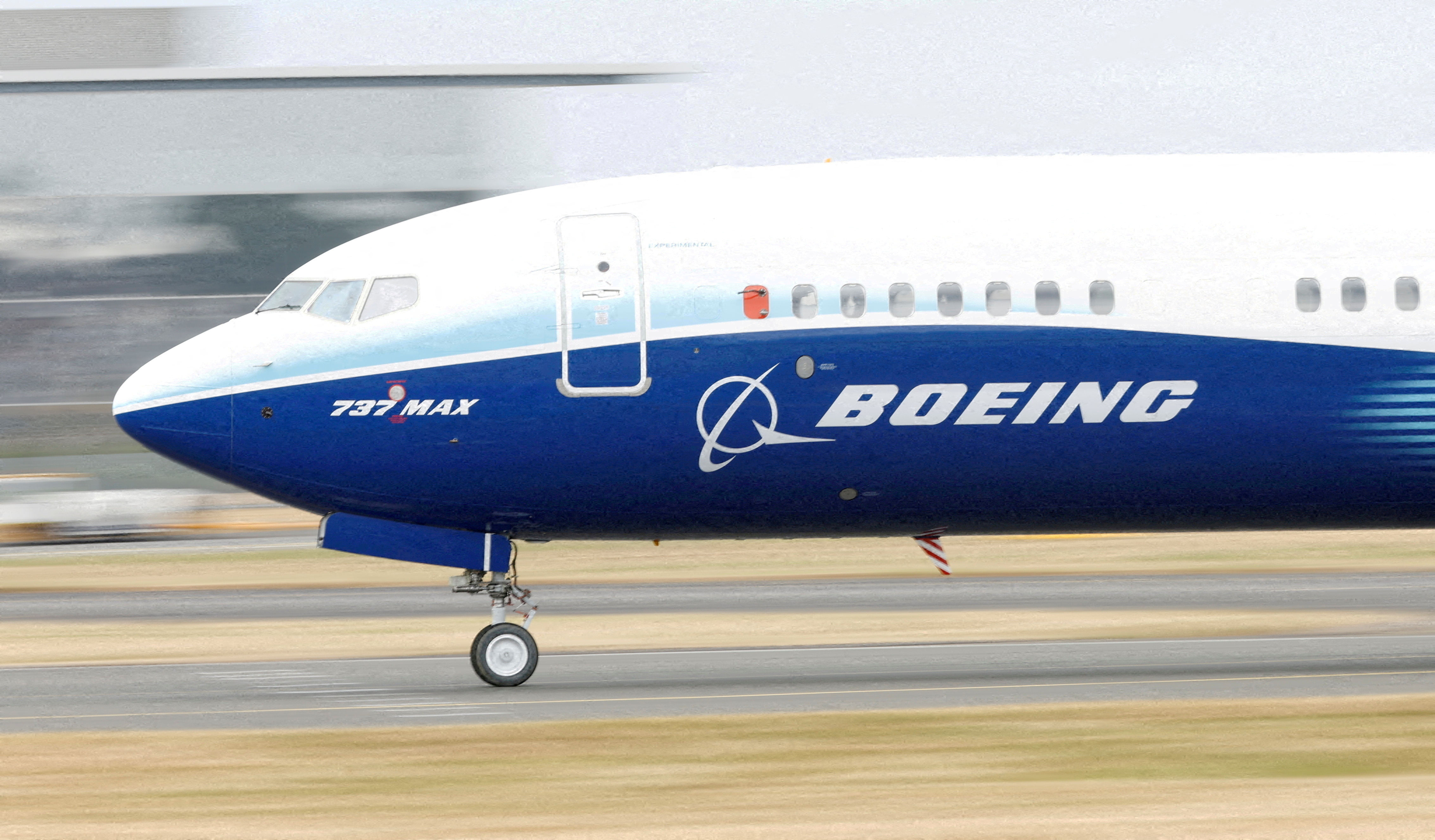 Boeing's revenues rise to $17.9bn and net loss shrinks to $425m