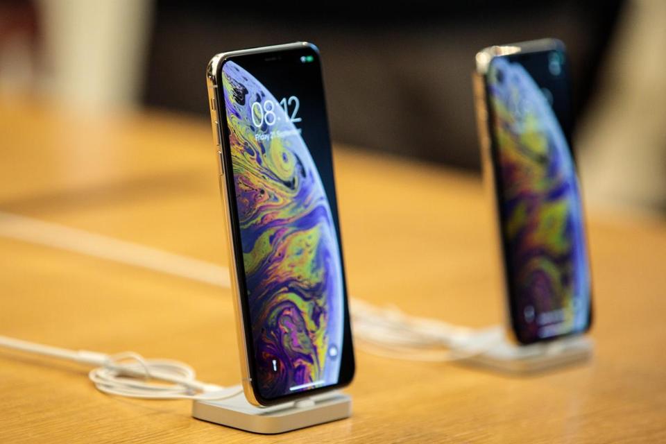 Apple вдвічі знизить виробництво нових iPhone XS Max