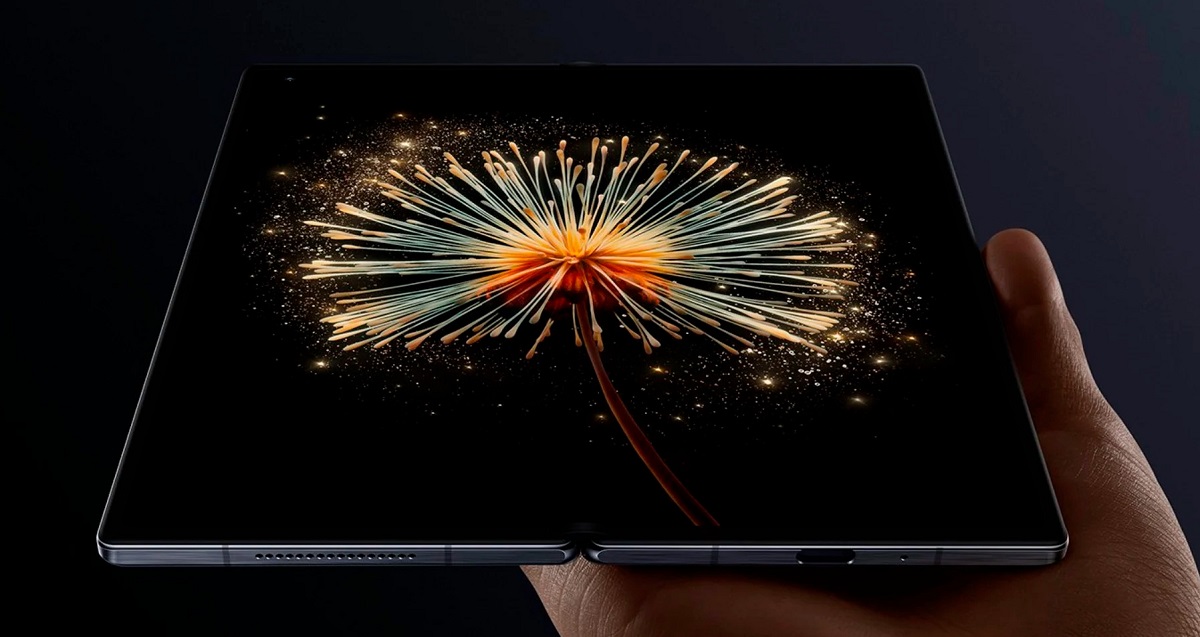 Xiaomi MIX Fold 3 - Snapdragon 8 Gen 2, a new hinge made of high-strength steel and ceramic, two 120Hz OLED displays and a 50MP camera priced from $1240