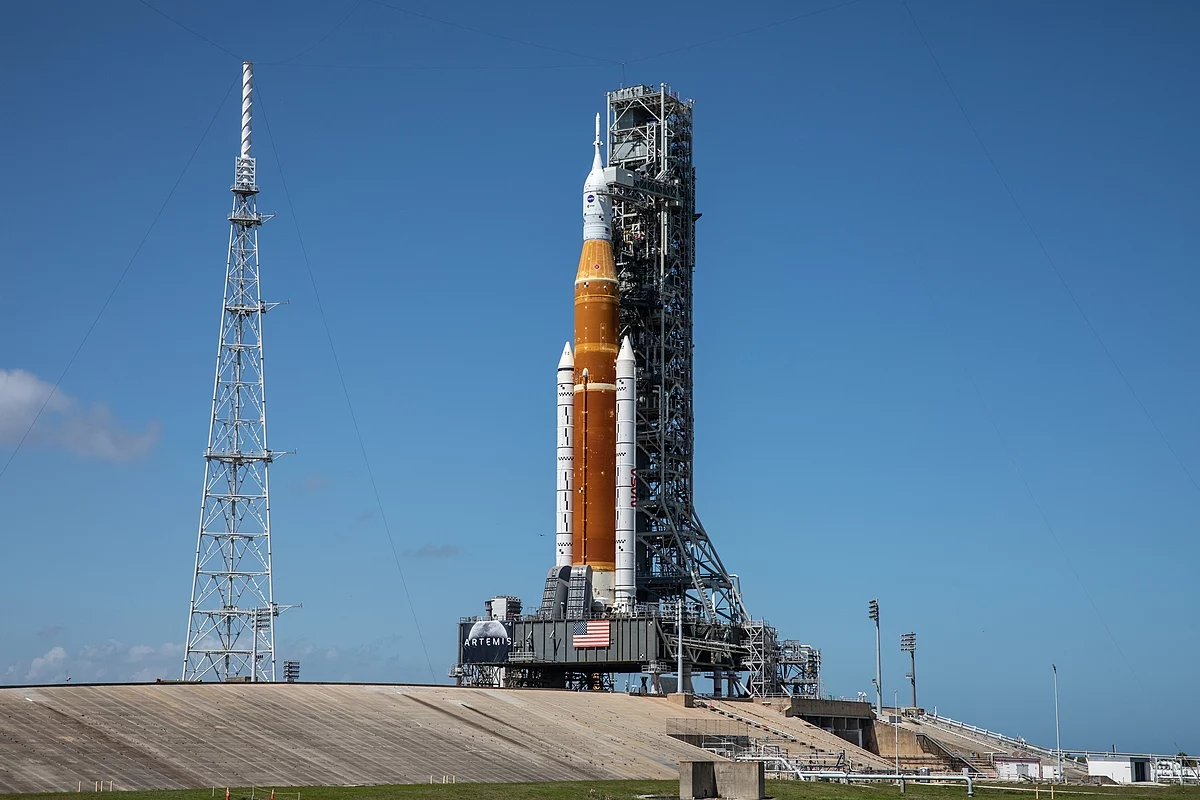 NASA postponed the launch of the Artemis I lunar mission because of problems with the engine of the giant SLS rocket