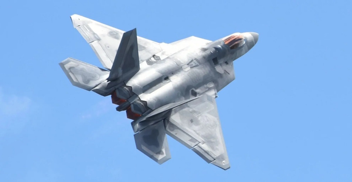 Lockheed Martin готова підтримувати винищувачі п'ятого покоління F-22 Raptor на 10 років довше, ніж планують ВПС США