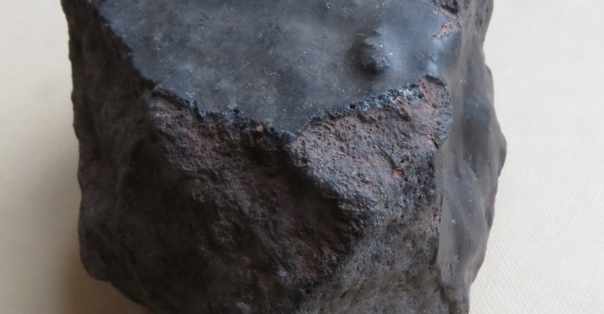 Wissenschaftler haben den ersten Meteoriten irdischen Ursprungs gefunden - er verließ die Erde und kehrte erst Tausende von Jahren später zurück