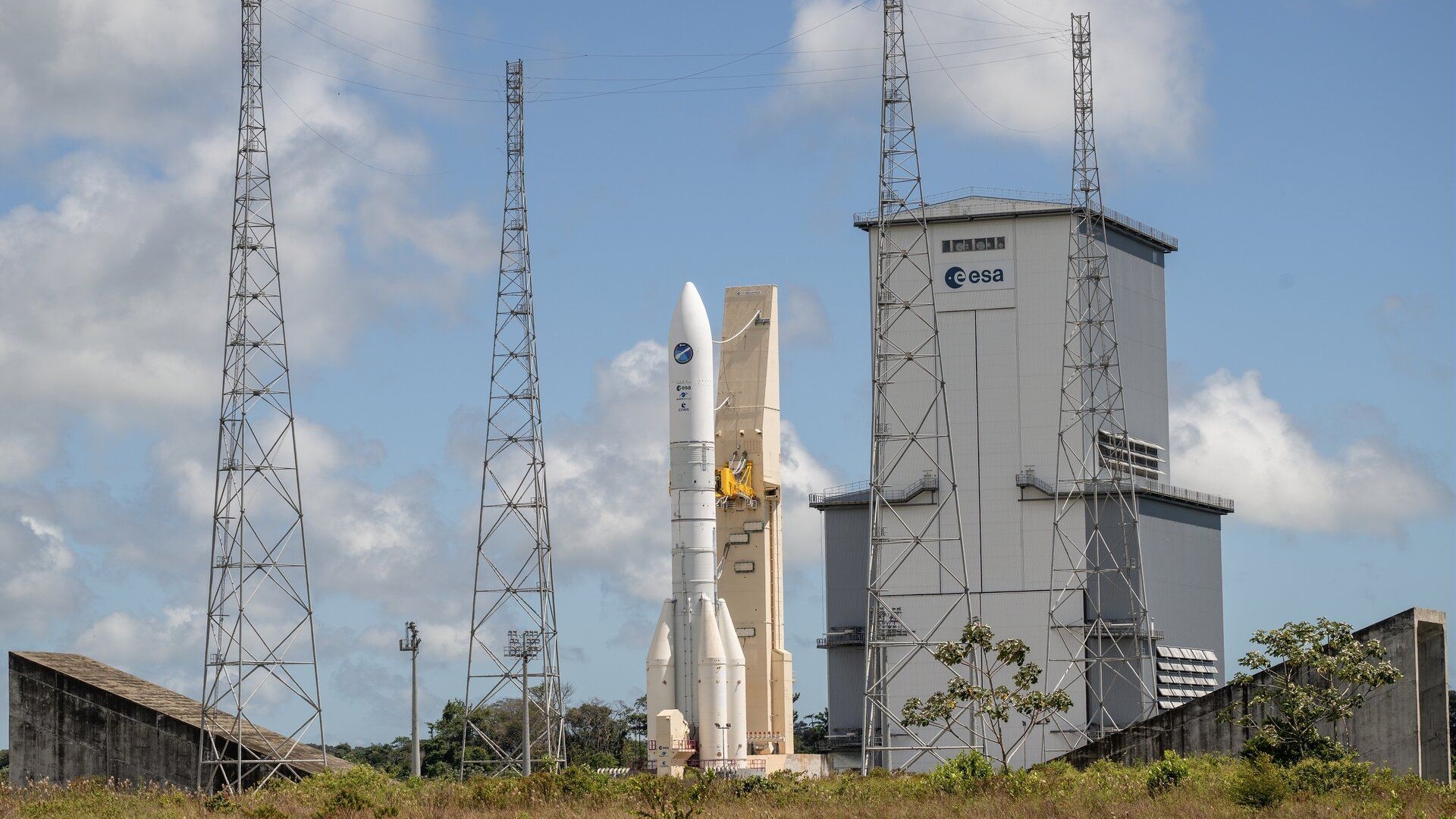 Empêcher le monopole de SpaceX - L'Allemagne, l'Italie et la France vont investir plus de 350 millions de dollars par an dans l'entreprise aérospatiale Arianespace.