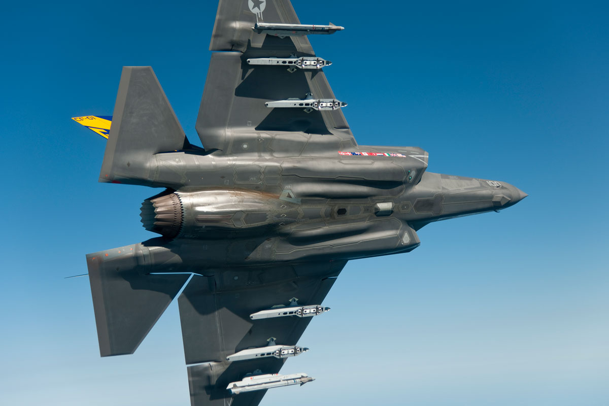 Le F-35C Lightning II teste avec succès la nouvelle bombe guidée StormBreaker, pour laquelle il n'y a aucune interférence