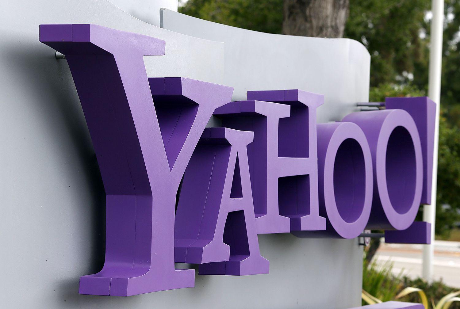 Yahoo unveils an AI email assistant (and it works with Gmail)