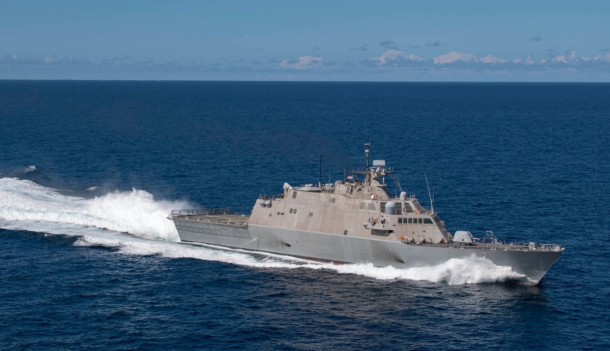 Den amerikanske marinen har utrangert de to kystnære kampskipene USS Little Rock og USS Detroit i Freedom-klassen til en samlet kostnad på rundt 800 dollar, selv om de hadde mindre enn 10 års fartstid.