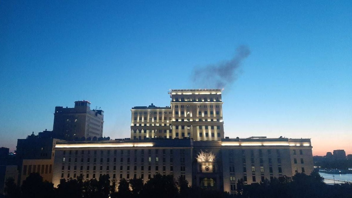 Ukjente droner forsøkte å angripe bygningen til det russiske forsvarsdepartementet i Moskva