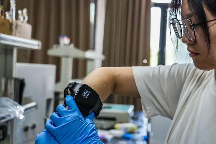 Wissenschaftler aus China haben eine Smartwatch mit einem Schweißsensor entwickelt