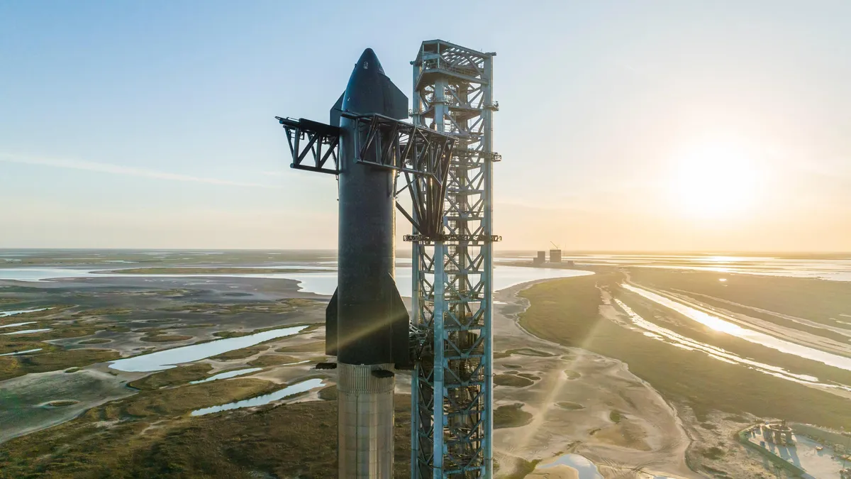 SpaceX форсує підготовку до першого запуску космічного корабля Starship та підвищує зарплату всім співробітникам, які переїдуть працювати на космодром