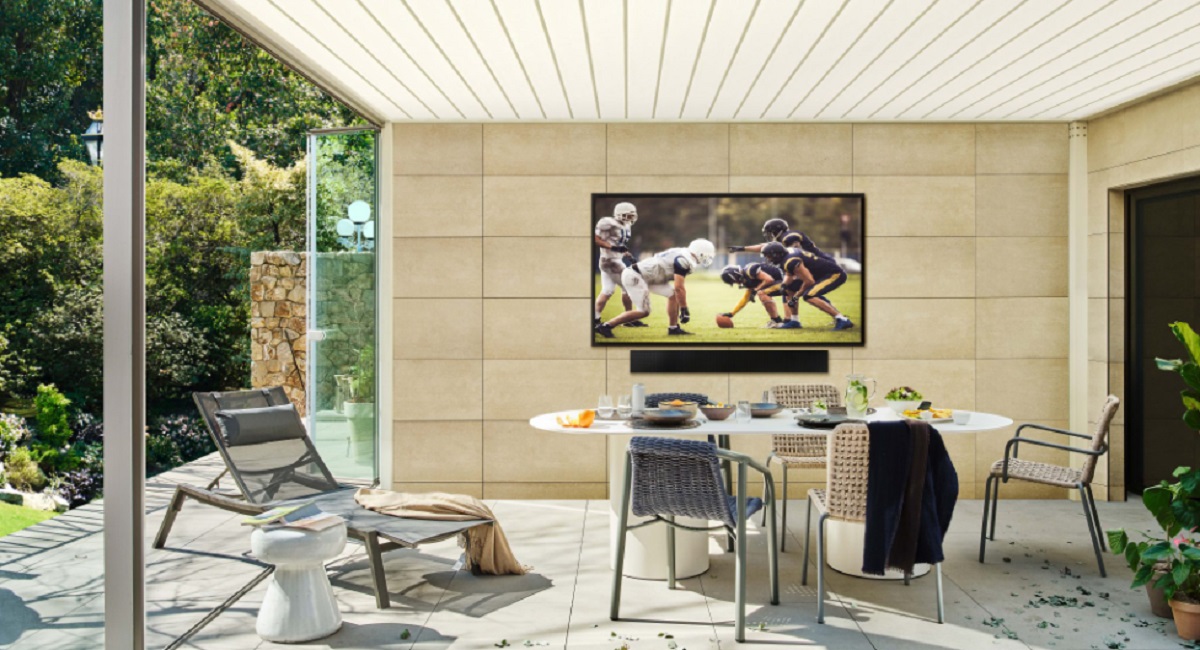 Samsung har avduket The Terrace, en stor TV med Neo QLED-skjerm, vann- og støvbestandighet for utendørs bruk til 20 000 dollar.