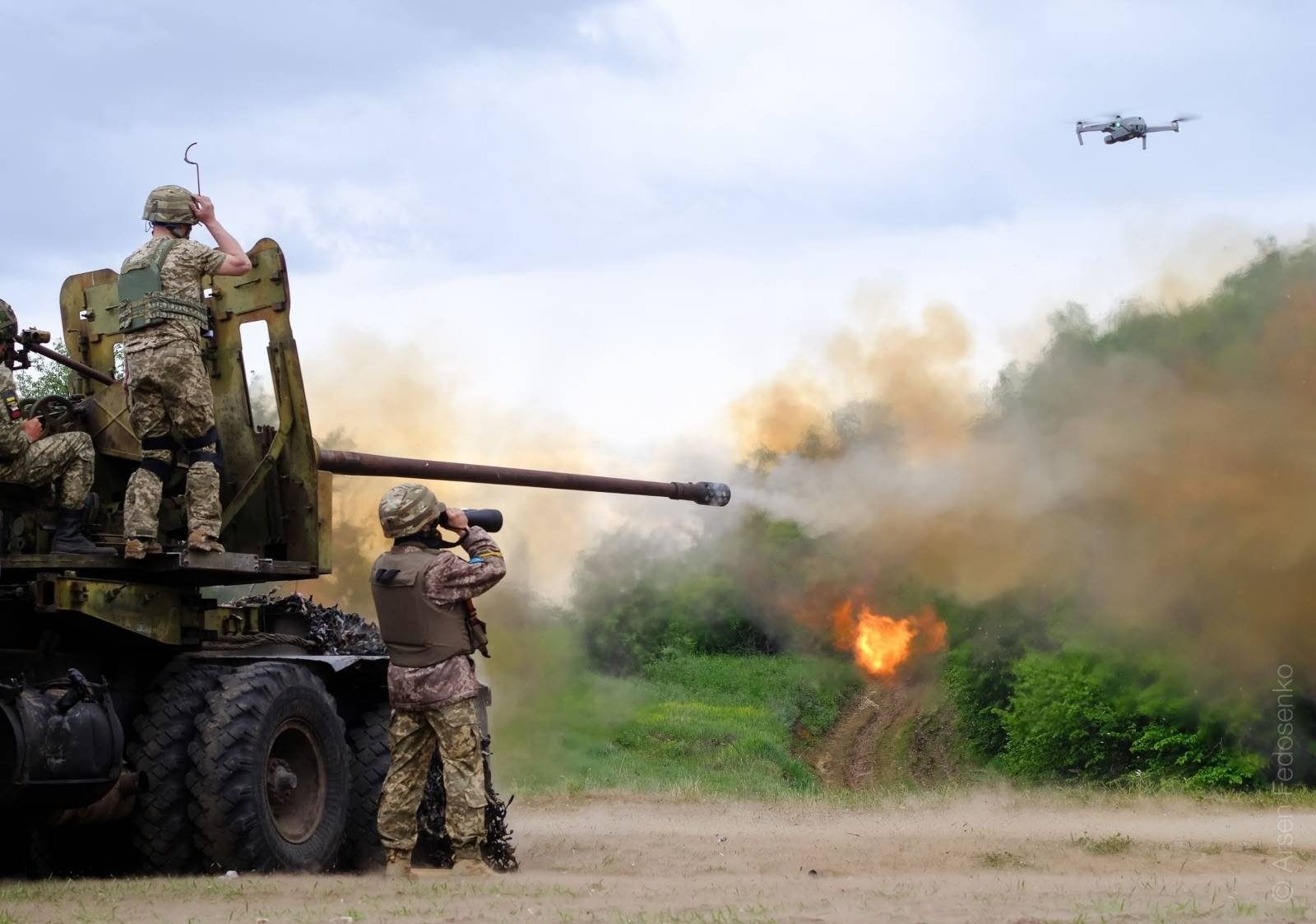 The Ukrainian military told how the rare 1947 S-60 anti-aircraft gun works in tandem with a modern drone